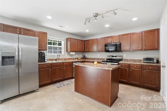 9428 Quilting Bee Lane, Charlotte, NC 28216