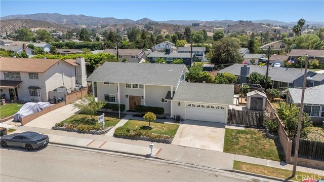 1394 Parkhurst, Simi Valley, CA 93065