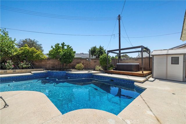 1394 Parkhurst, Simi Valley, CA 93065