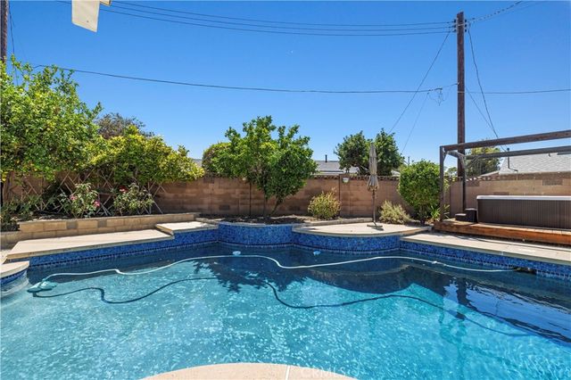 1394 Parkhurst, Simi Valley, CA 93065