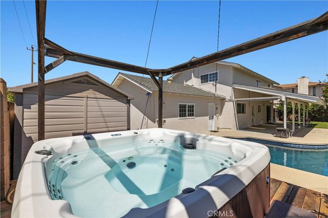 1394 Parkhurst, Simi Valley, CA 93065