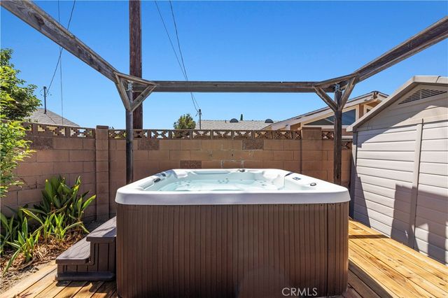 1394 Parkhurst, Simi Valley, CA 93065