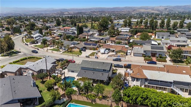 1394 Parkhurst, Simi Valley, CA 93065