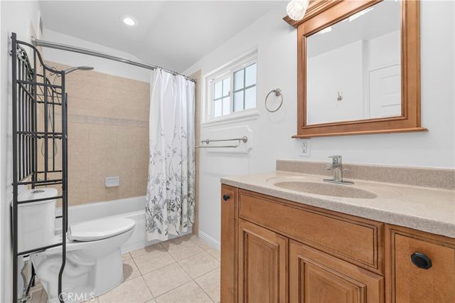 1394 Parkhurst, Simi Valley, CA 93065