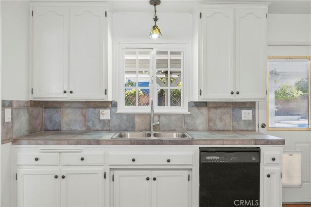 1394 Parkhurst, Simi Valley, CA 93065