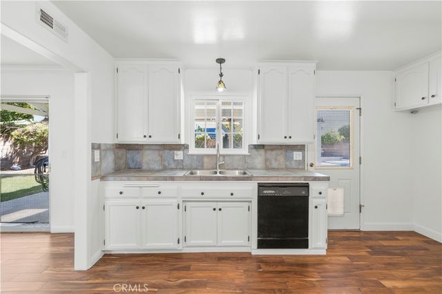 1394 Parkhurst, Simi Valley, CA 93065