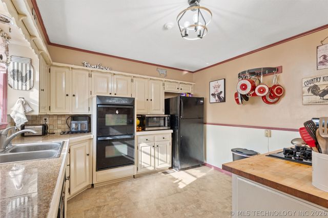 1037 Macklyn Lane, Bartlesville, OK 74006