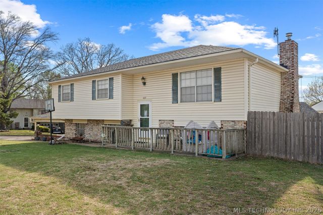 1037 Macklyn Lane, Bartlesville, OK 74006