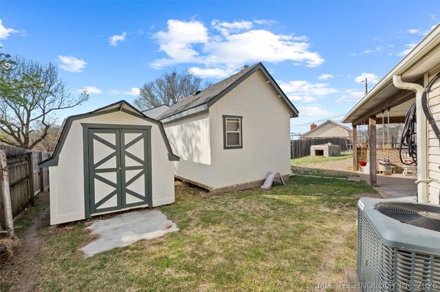 1037 Macklyn Lane, Bartlesville, OK 74006