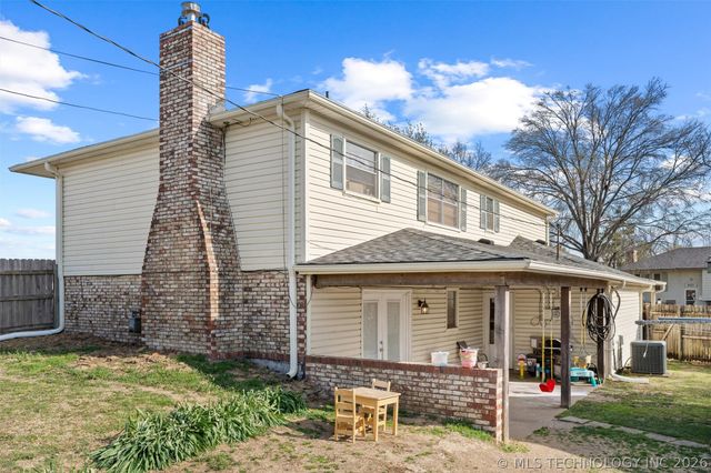 1037 Macklyn Lane, Bartlesville, OK 74006