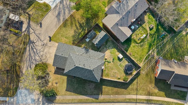 1037 Macklyn Lane, Bartlesville, OK 74006