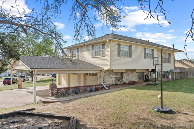 1037 Macklyn Lane, Bartlesville, OK 74006