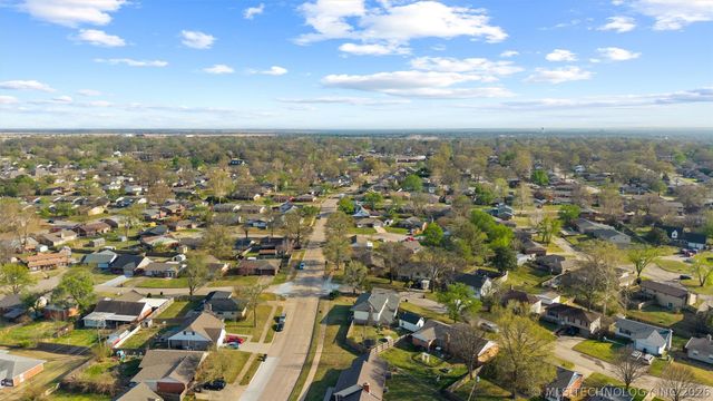 1037 Macklyn Lane, Bartlesville, OK 74006