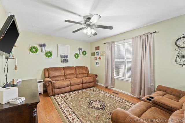 1037 Macklyn Lane, Bartlesville, OK 74006