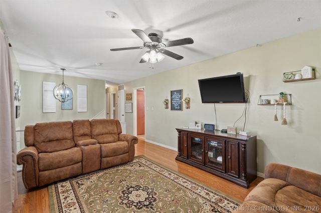 1037 Macklyn Lane, Bartlesville, OK 74006