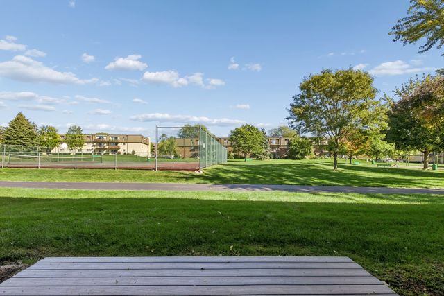 572 FAIRWAY VIEW Drive 1B, Wheeling, IL 60090