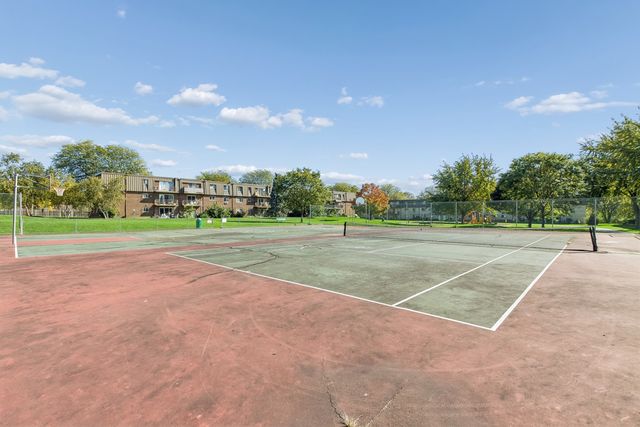 572 FAIRWAY VIEW Drive 1B, Wheeling, IL 60090