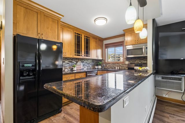 572 FAIRWAY VIEW Drive 1B, Wheeling, IL 60090