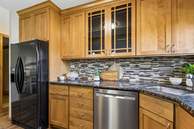 572 FAIRWAY VIEW Drive 1B, Wheeling, IL 60090