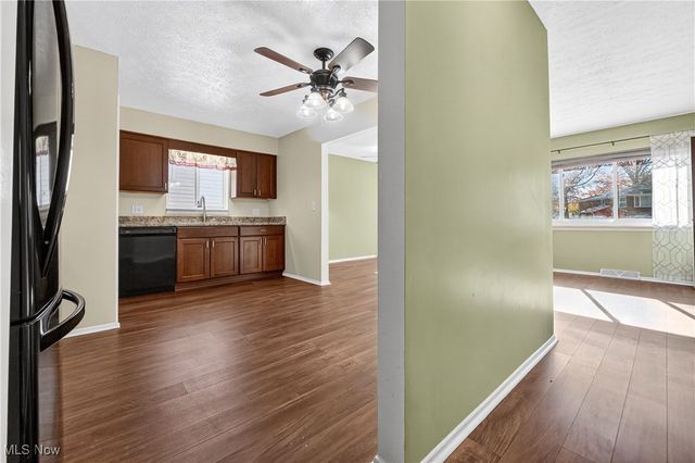 2410 Park Drive, Parma, OH 44134