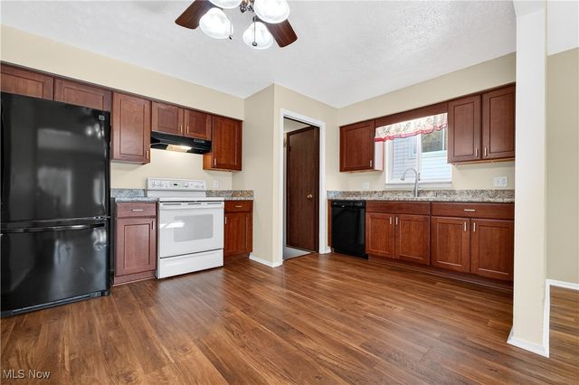 2410 Park Drive, Parma, OH 44134