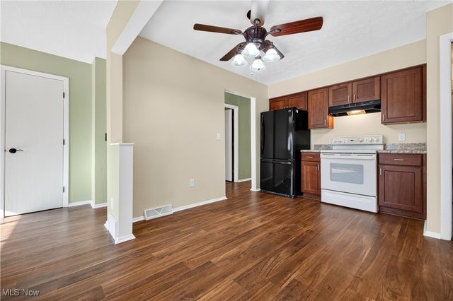 2410 Park Drive, Parma, OH 44134