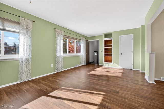 2410 Park Drive, Parma, OH 44134