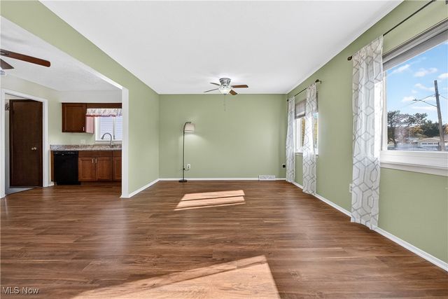 2410 Park Drive, Parma, OH 44134