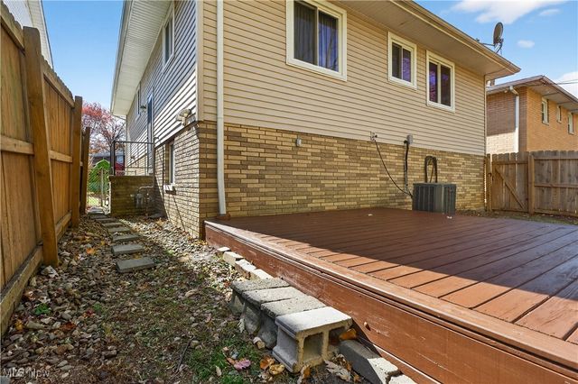 2410 Park Drive, Parma, OH 44134