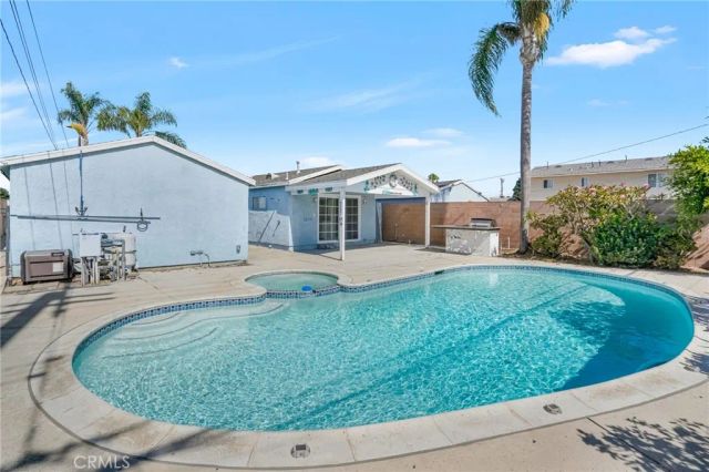 18320 Regina, Torrance, CA 90504