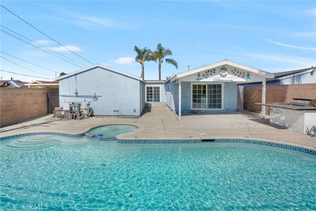 18320 Regina, Torrance, CA 90504