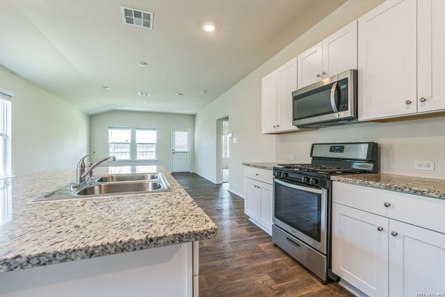 4307 Lake Ritter, St Hedwig, TX 78152