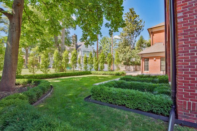 200 Aspen Road, Birmingham, MI 48009