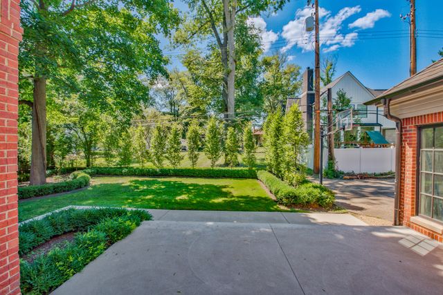 200 Aspen Road, Birmingham, MI 48009