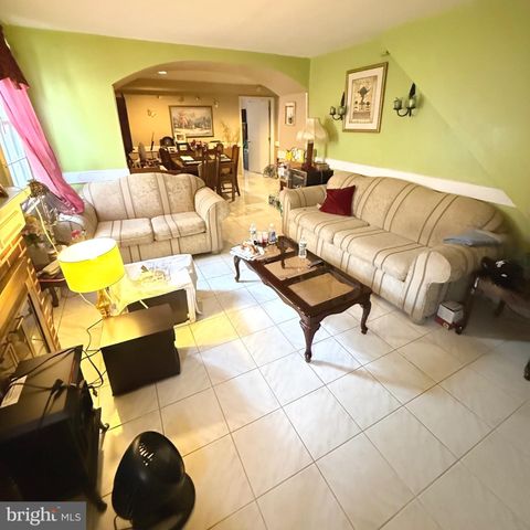 306 S CAROL BLVD, Upper Darby, PA 19082