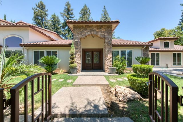 2510 W San Ramon Avenue, Fresno, CA 93711