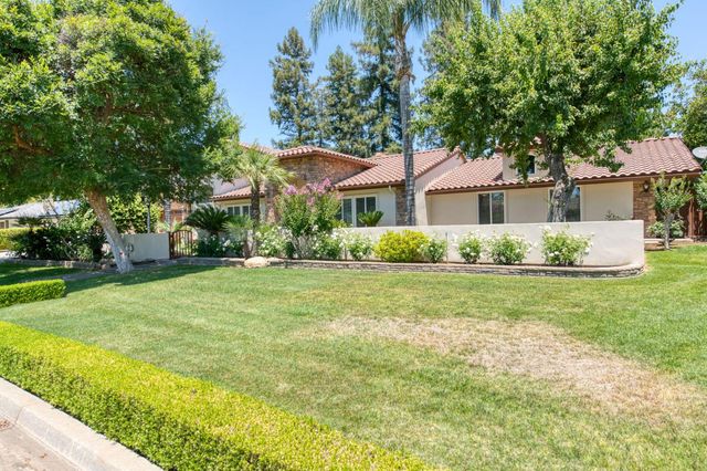2510 W San Ramon Avenue, Fresno, CA 93711