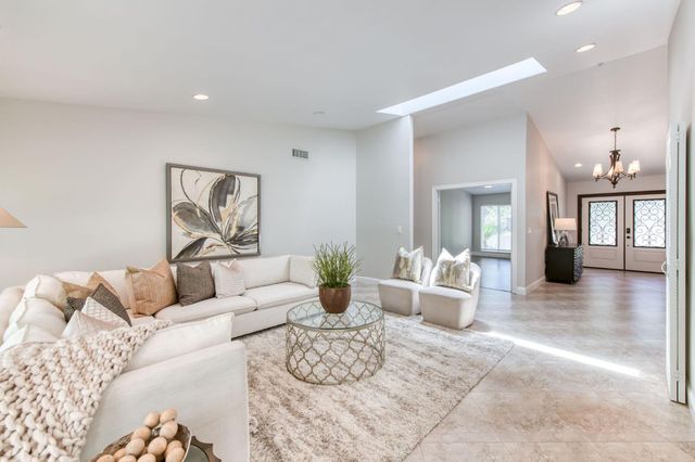 2510 W San Ramon Avenue, Fresno, CA 93711