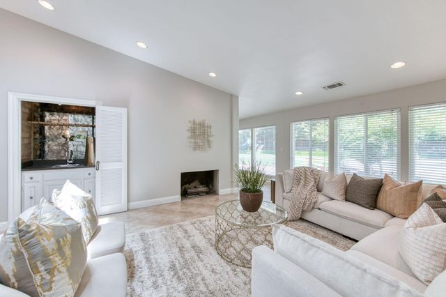 2510 W San Ramon Avenue, Fresno, CA 93711
