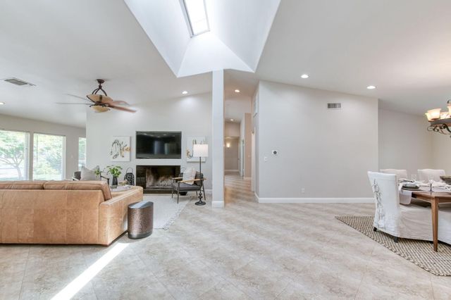 2510 W San Ramon Avenue, Fresno, CA 93711