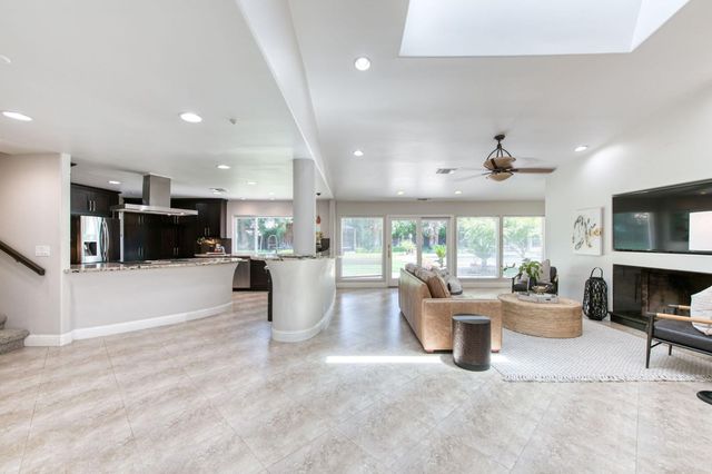 2510 W San Ramon Avenue, Fresno, CA 93711