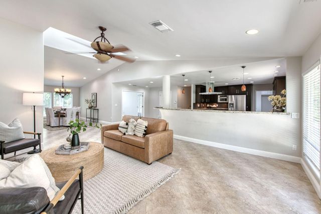 2510 W San Ramon Avenue, Fresno, CA 93711