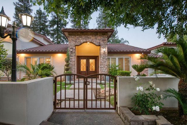 2510 W San Ramon Avenue, Fresno, CA 93711