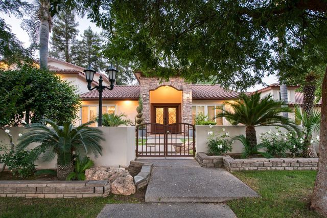 2510 W San Ramon Avenue, Fresno, CA 93711