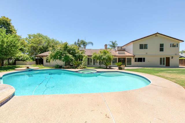 2510 W San Ramon Avenue, Fresno, CA 93711