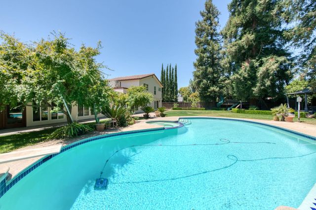 2510 W San Ramon Avenue, Fresno, CA 93711