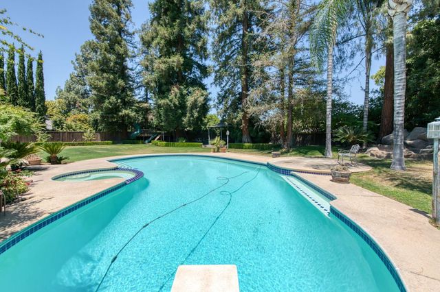 2510 W San Ramon Avenue, Fresno, CA 93711