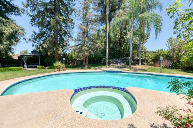 2510 W San Ramon Avenue, Fresno, CA 93711