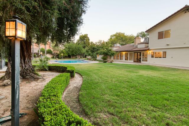 2510 W San Ramon Avenue, Fresno, CA 93711