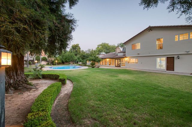 2510 W San Ramon Avenue, Fresno, CA 93711